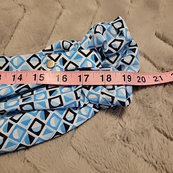 NWT JM Collection V Neck Top Size XXL Button Detail Roll Tab Sleeves Blue Geo - Picture 9 of 11